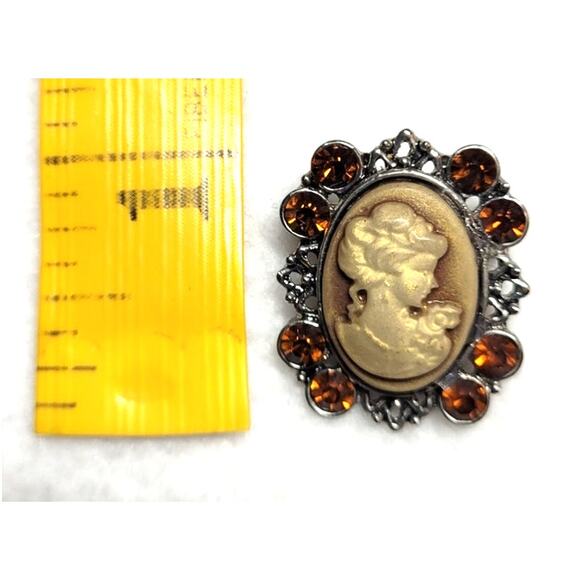 Victorian Style Cameo Brooch Silver Tone Filigree Pin Amber Rhinestones Art Deco - Picture 5 of 7